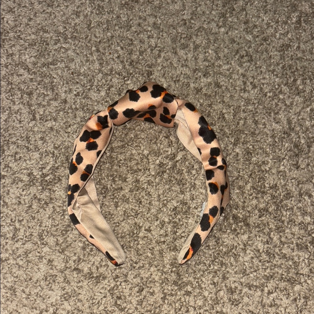 Jessica Simpson Black and Tan Hair Accessory